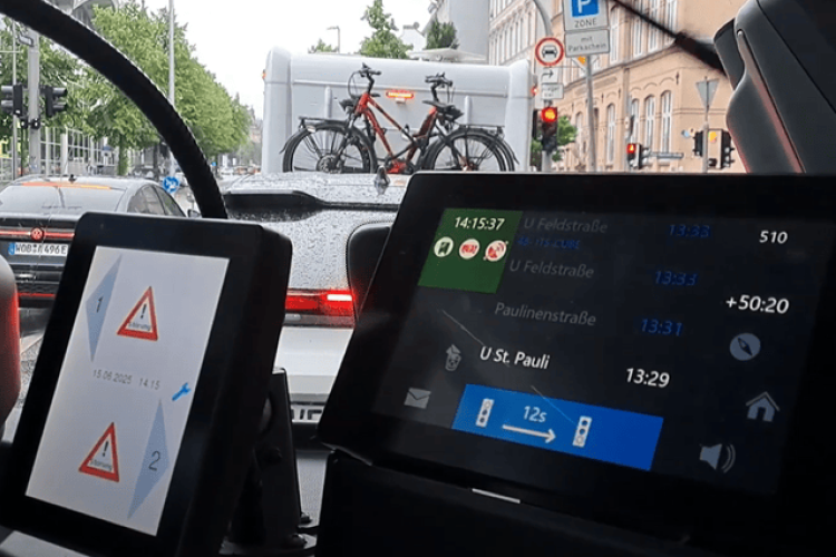 Prezentace preference pomocí V2X v Hamburku v rámci projektu ITS-Cube